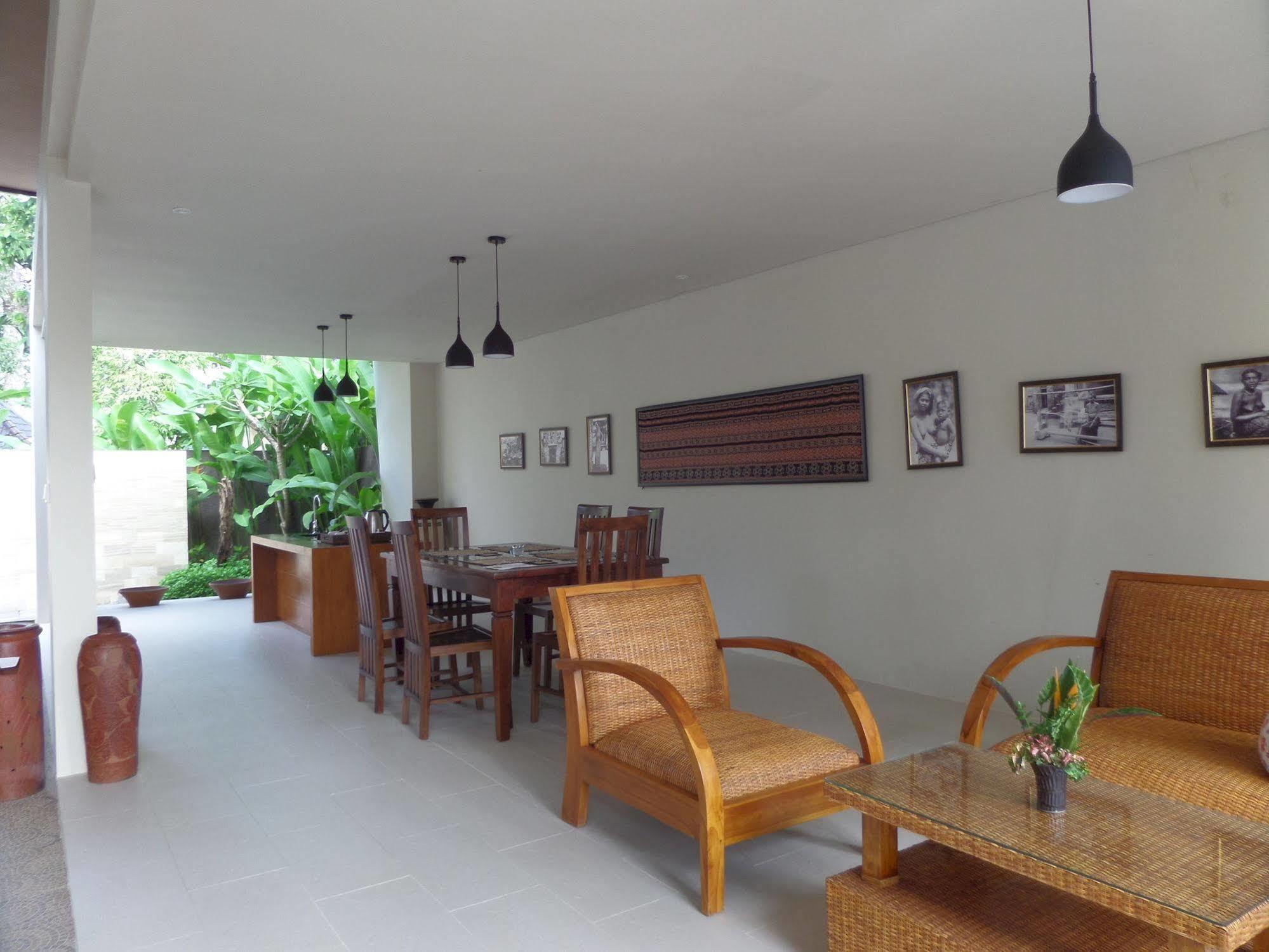 Senetan And Ubud (Bali)